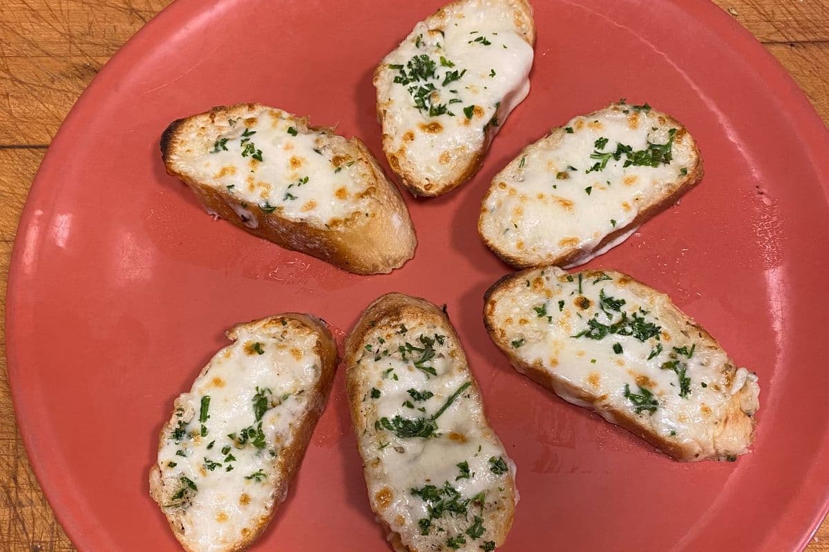Garlic-Mozz' Bread