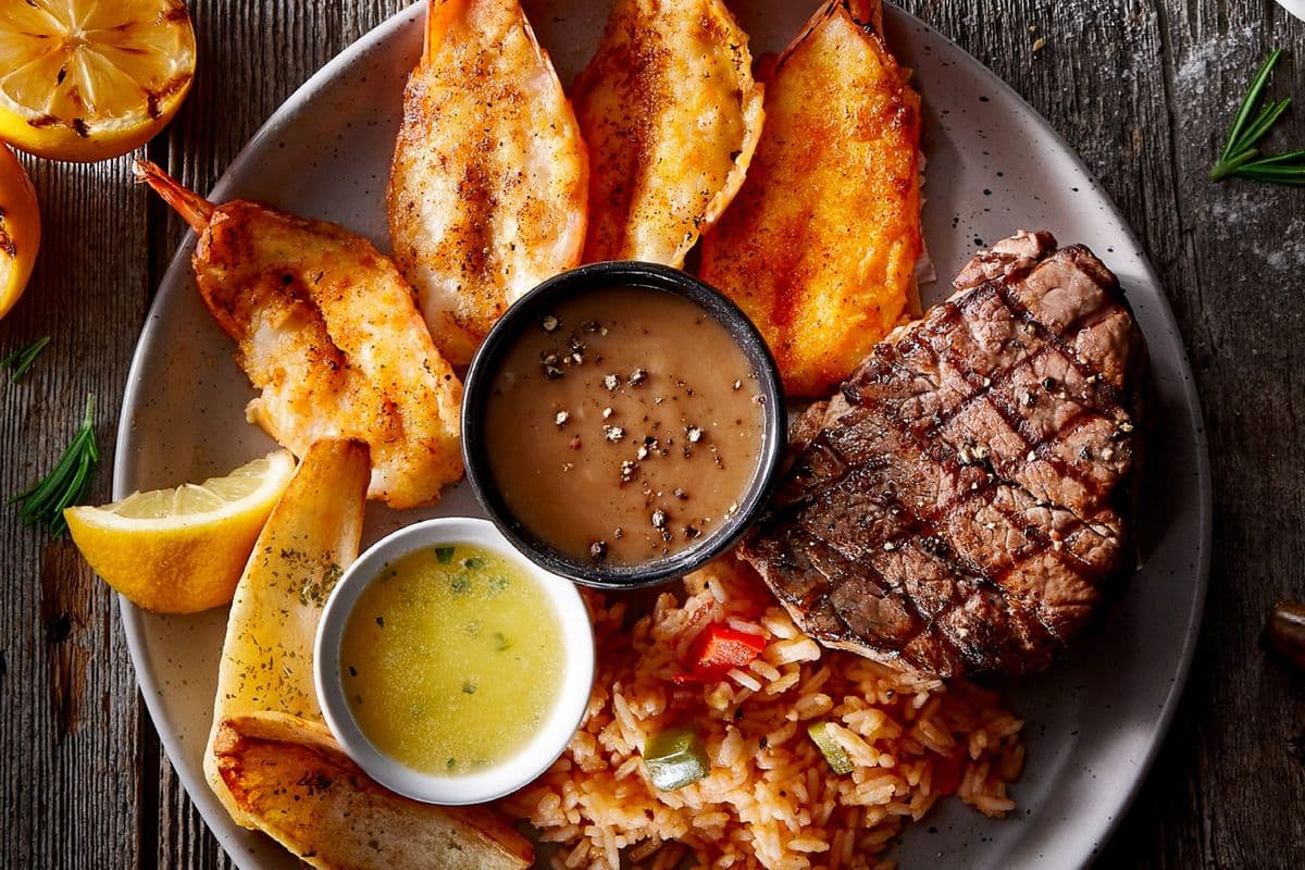 Filet mignon et crevettes papillon / Filet Mignon and Butterfly Shrimp