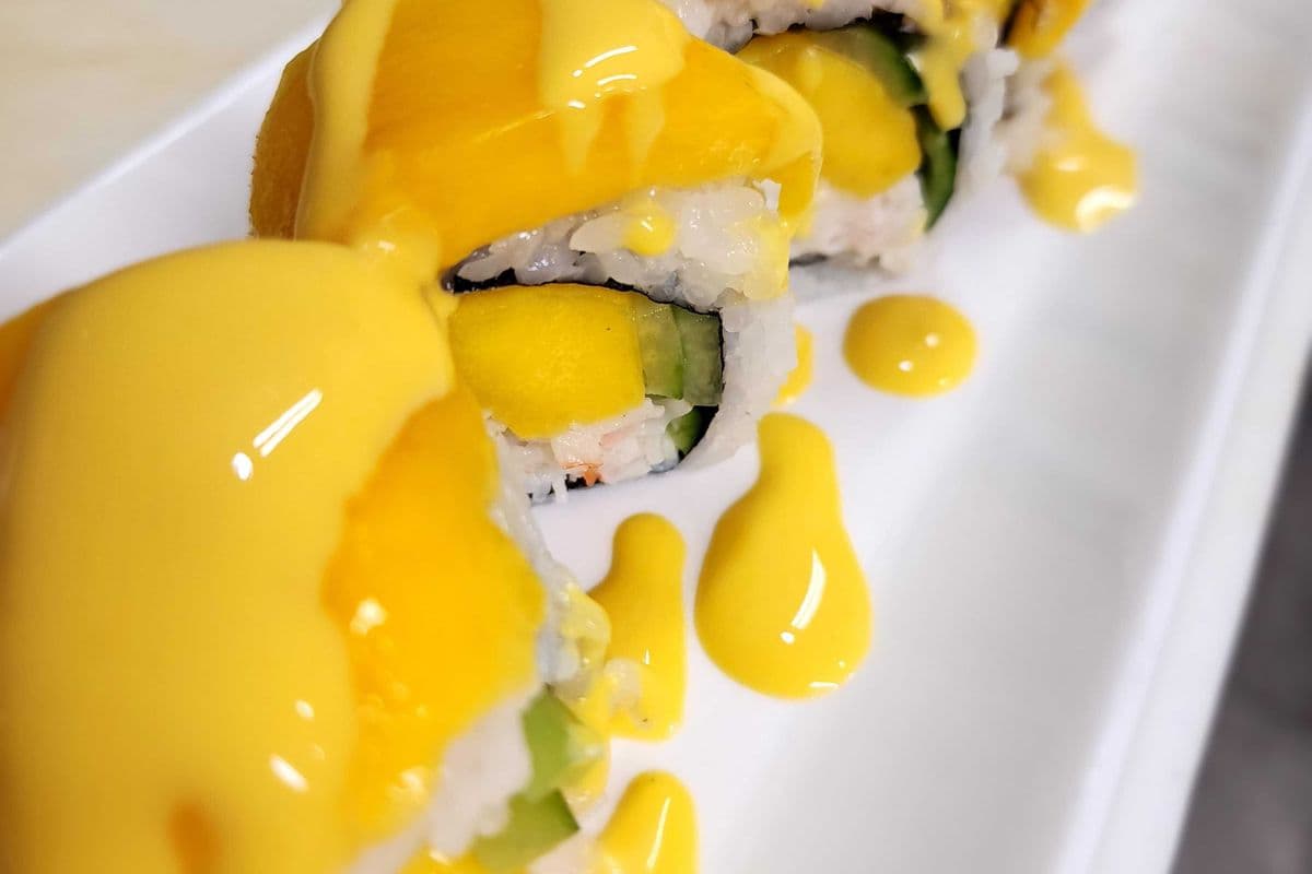 Mango Roll (8 pcs)