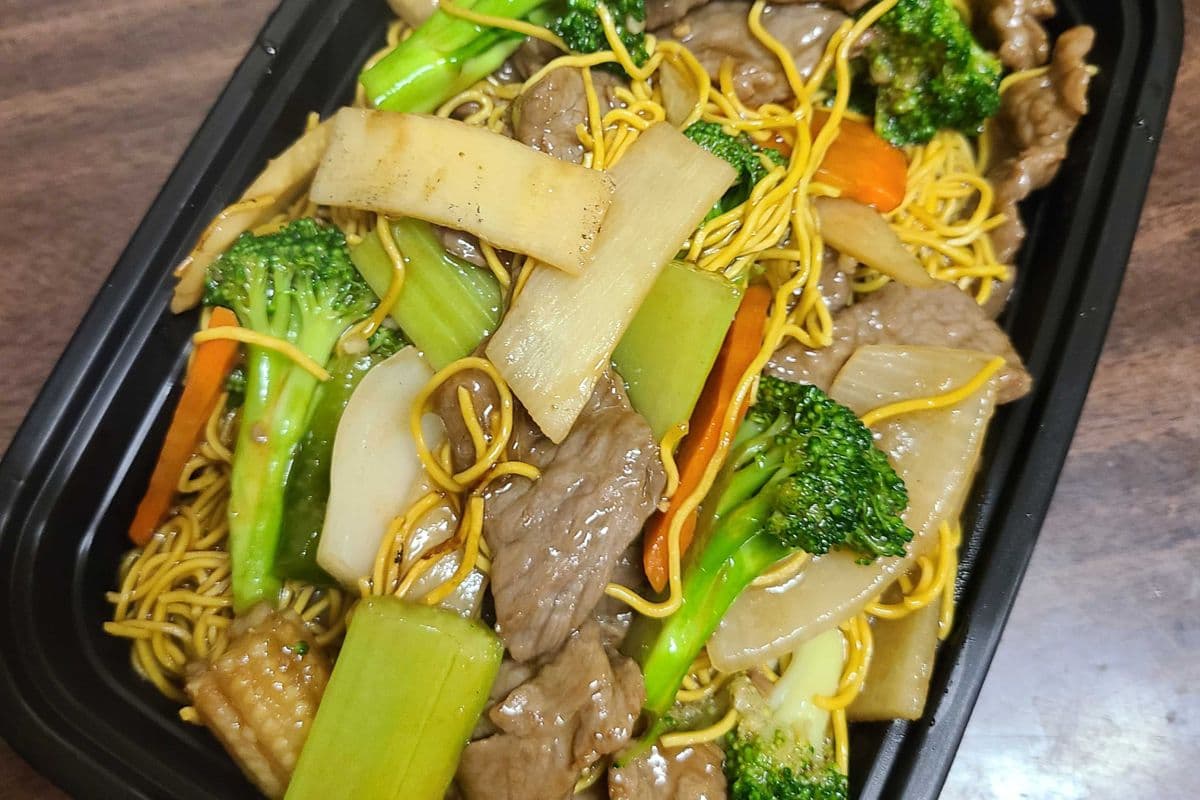 103. Chicken/ Beef/ Pork Lo Mein (Soft Noodle)
