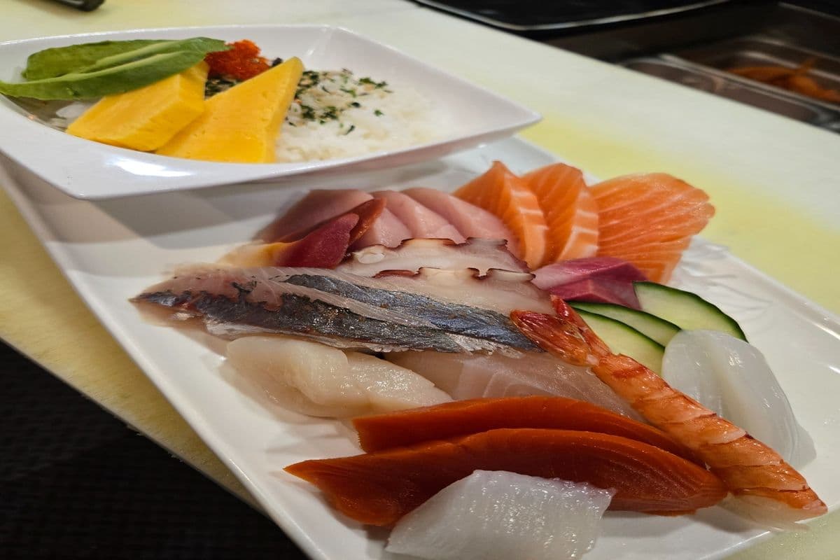 Chirashi Don (15 pcs)
