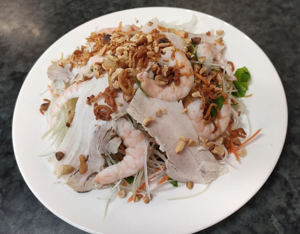 6. Green Papaya Salad with Prawns and Porks (Gỏi đu đủ Tôm Thịt)