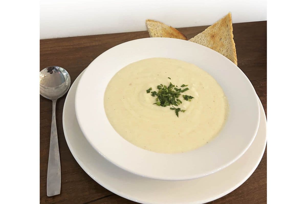 Full Cauliflower soup with Bread