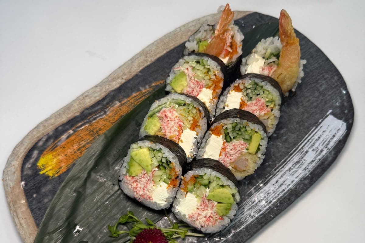 SR5. Cream Cheese Dragon Roll (8pcs) 芝士龍卷