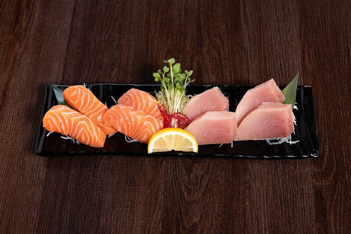 Tuna and Salmon Sashimi (8 pcs)