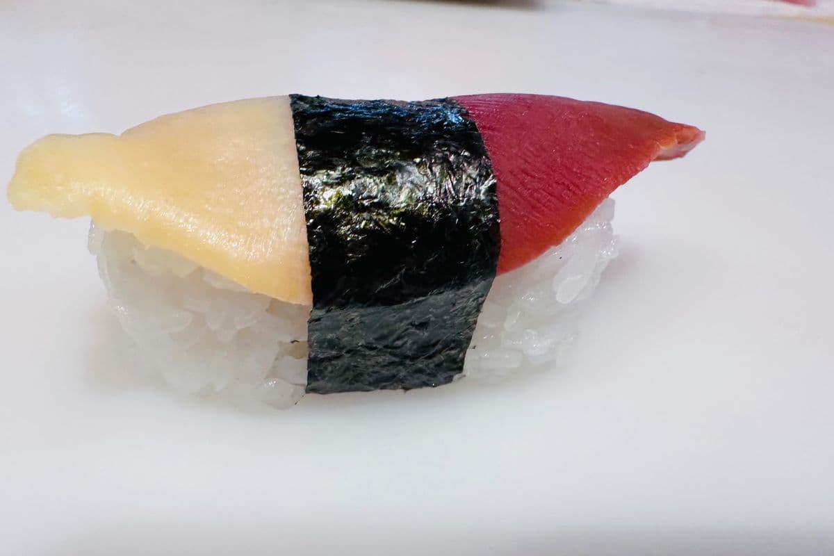 E7.Hokkigai Sushi (Surf Clam)