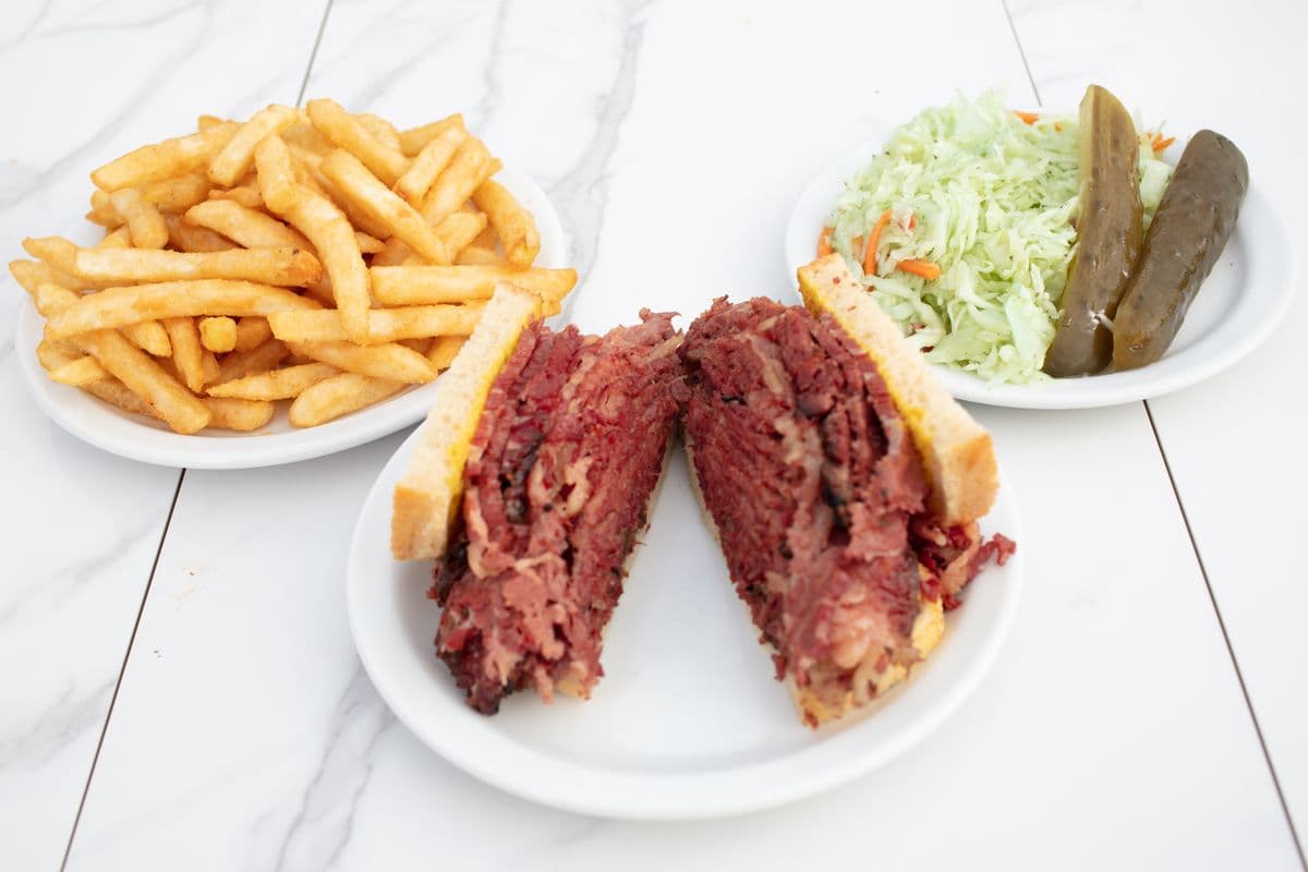 Repas sandwich à la viande fumée / Smoked Meat Sandwich Meal