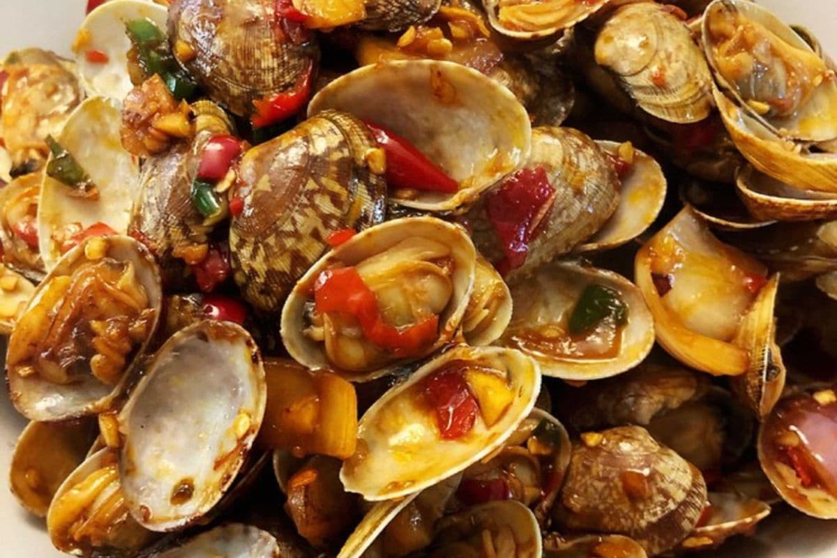 Stir-Fried Shell Clam with Onion 辣炒花甲