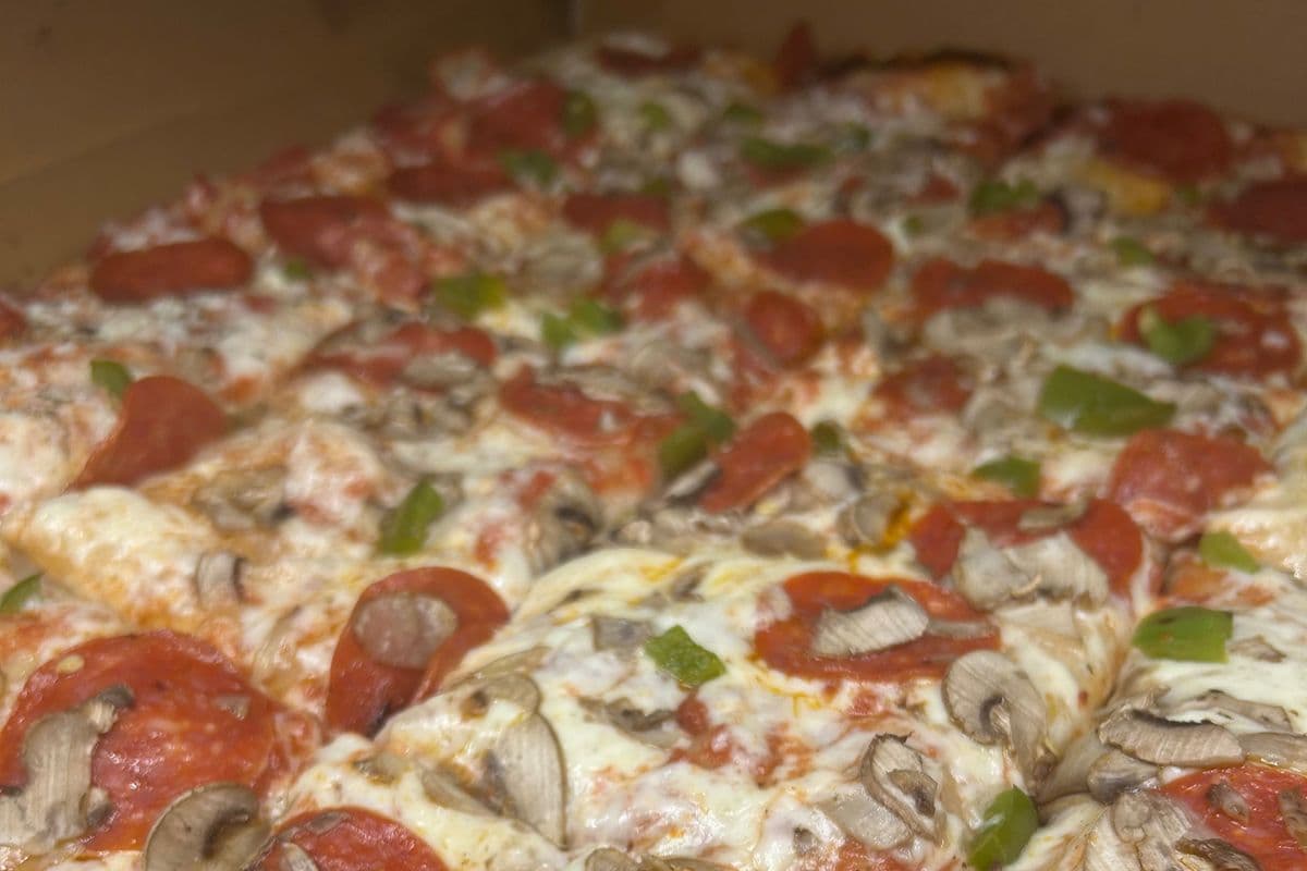 Party Size Deluxe Pizza