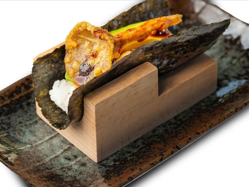 CRISPY MUSHROOM HAND ROLL