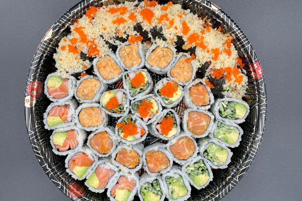 810 40 Pieces Assorted Rolls