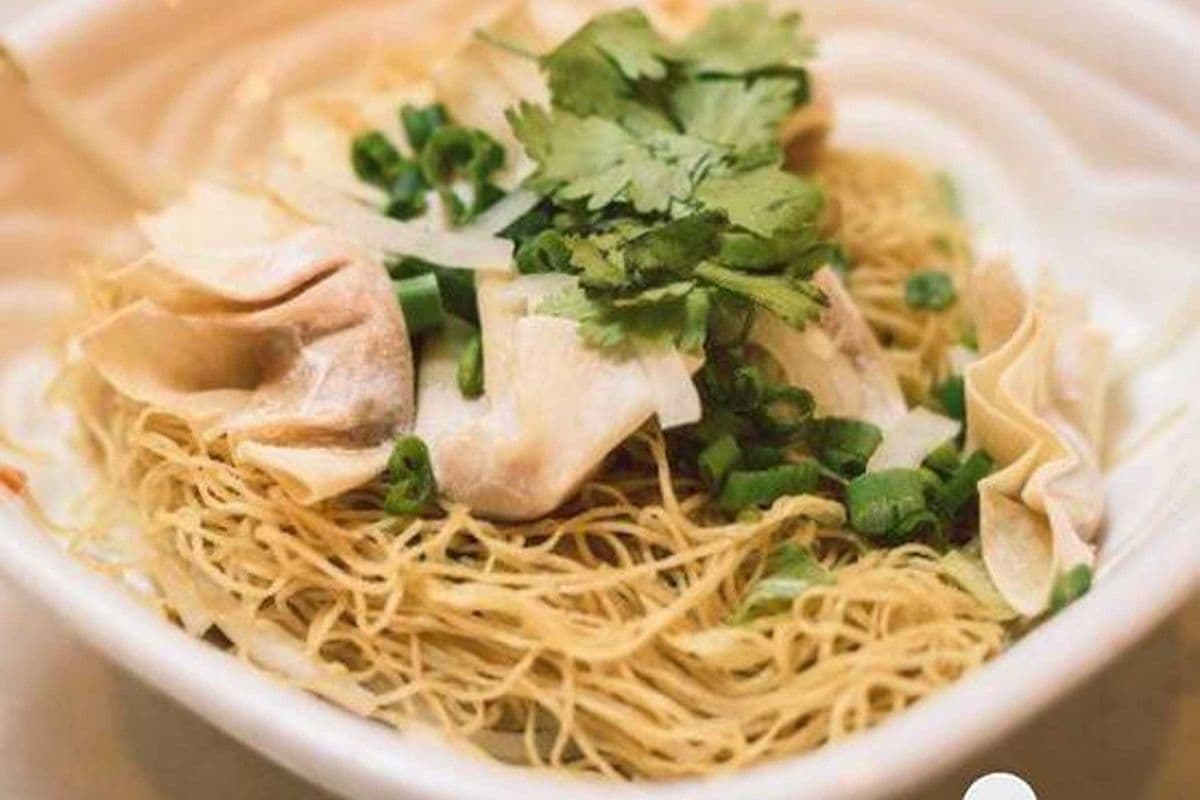225. Wonton with Egg Noodle Soup - Mi Hoanh Thanh