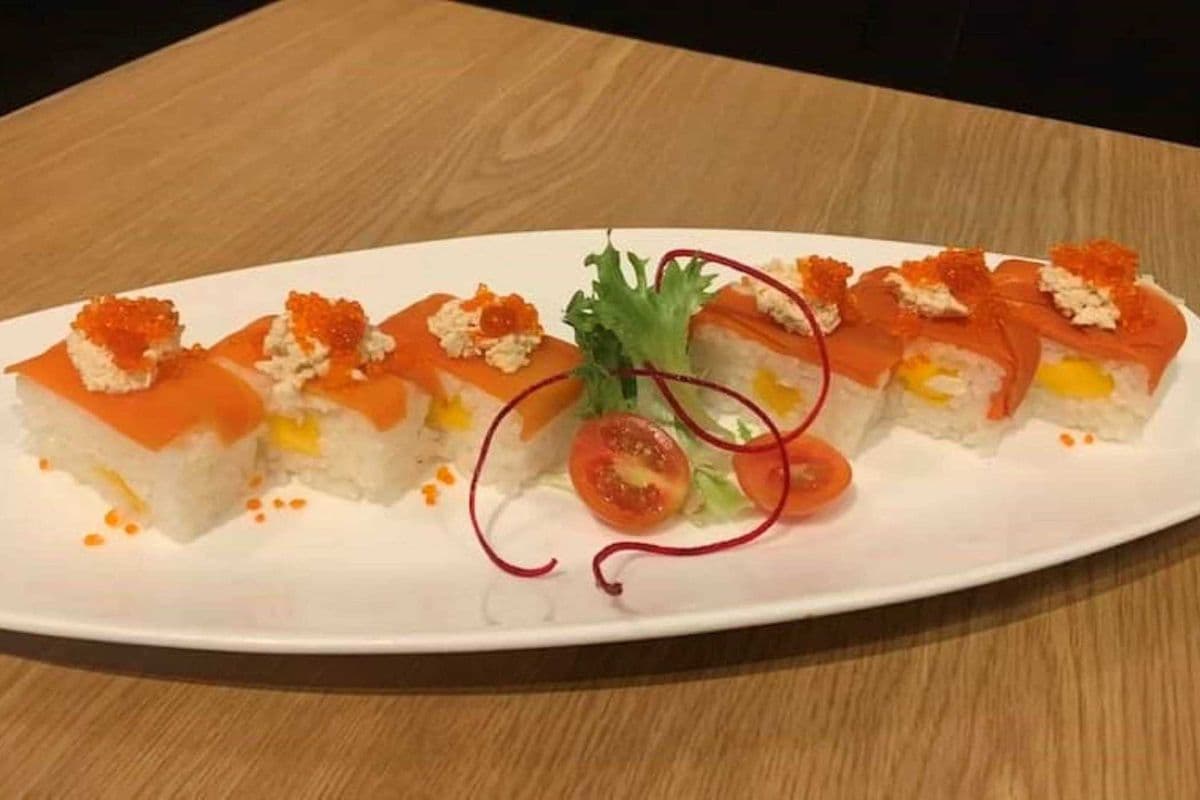 Vegan Smoked Salmon and Mango Oshi (6 pcs)
