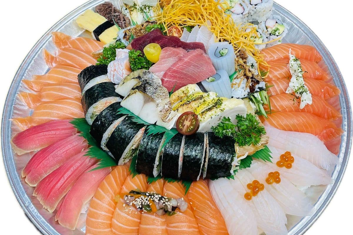 PT05. Medium Sashimi, Sushi, and Maki Party Tray (80 pcs)