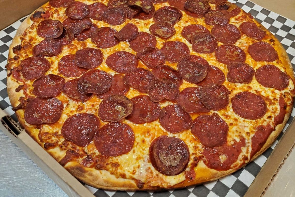 Large Pepperoni Pizza