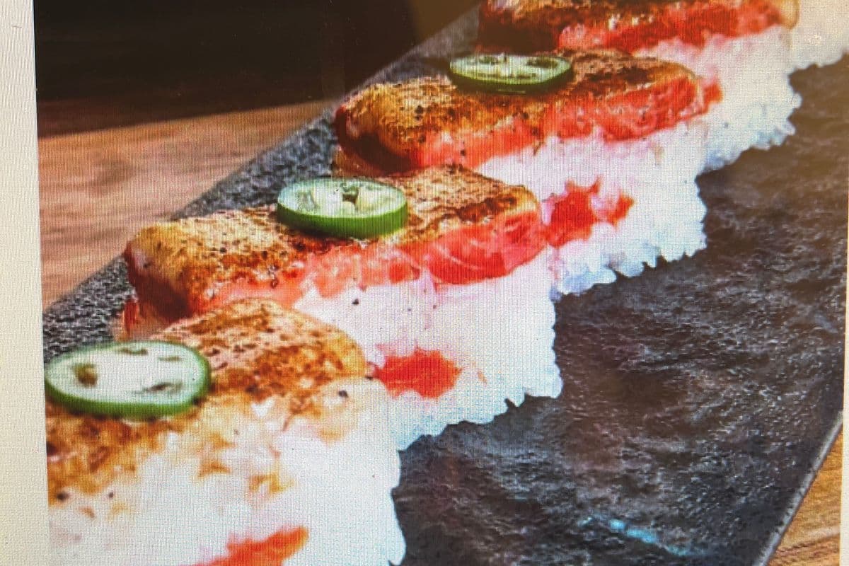 Salmon Oshi (6pcs) 三文鱼押箱寿司6片