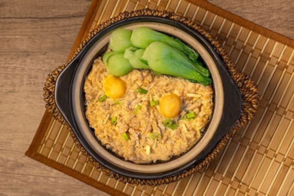 M16. 鹹蛋肉餅飯 Steamed Pork Patty with Salted Egg on Rice