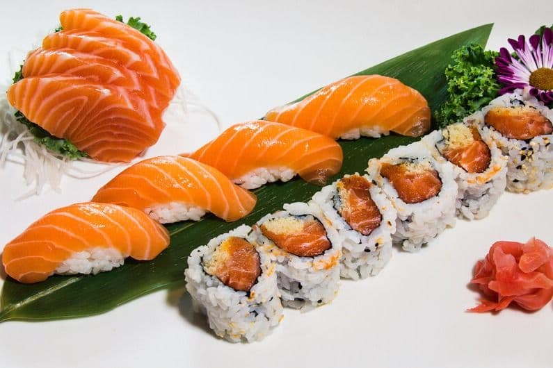 C4. Love Salmon Set (14 pcs)