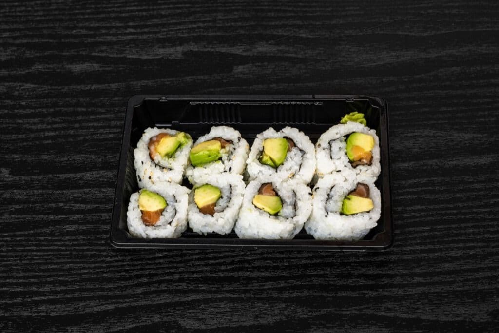 Salmon Avocado Roll (8 Pcs)