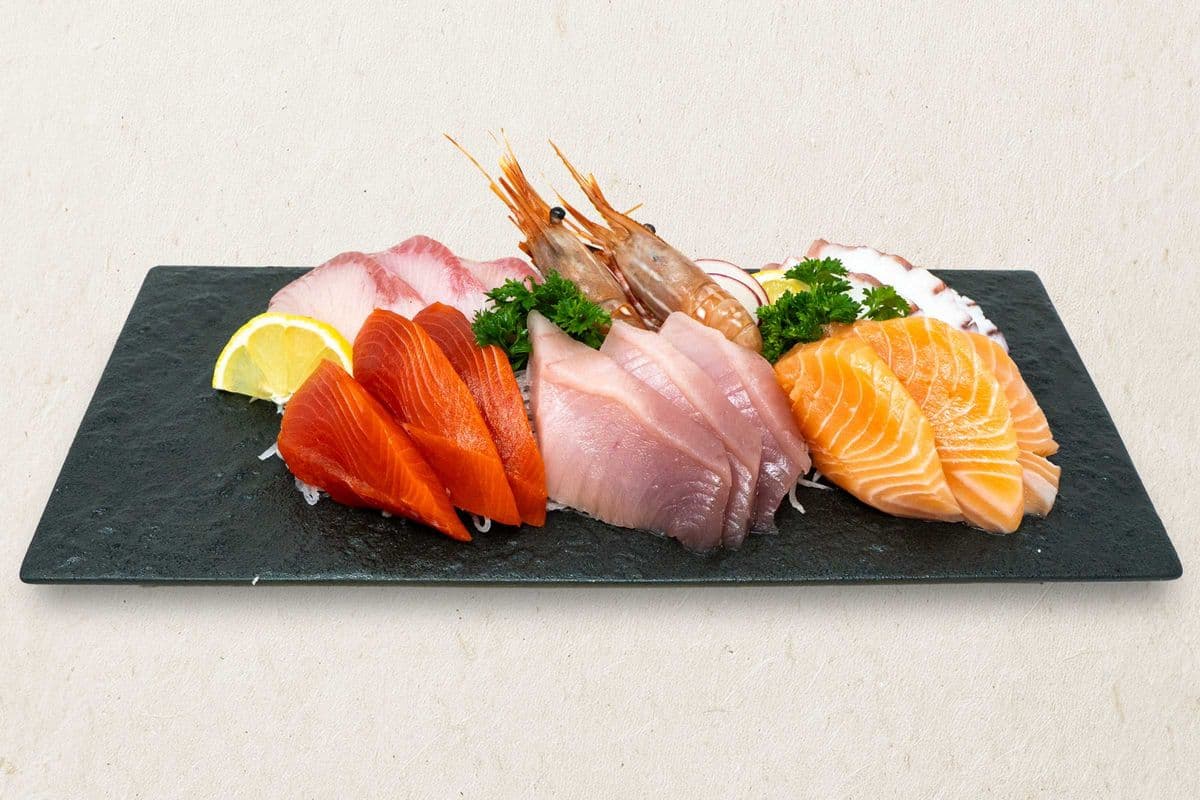 Assorted Sashimi (17 pcs)