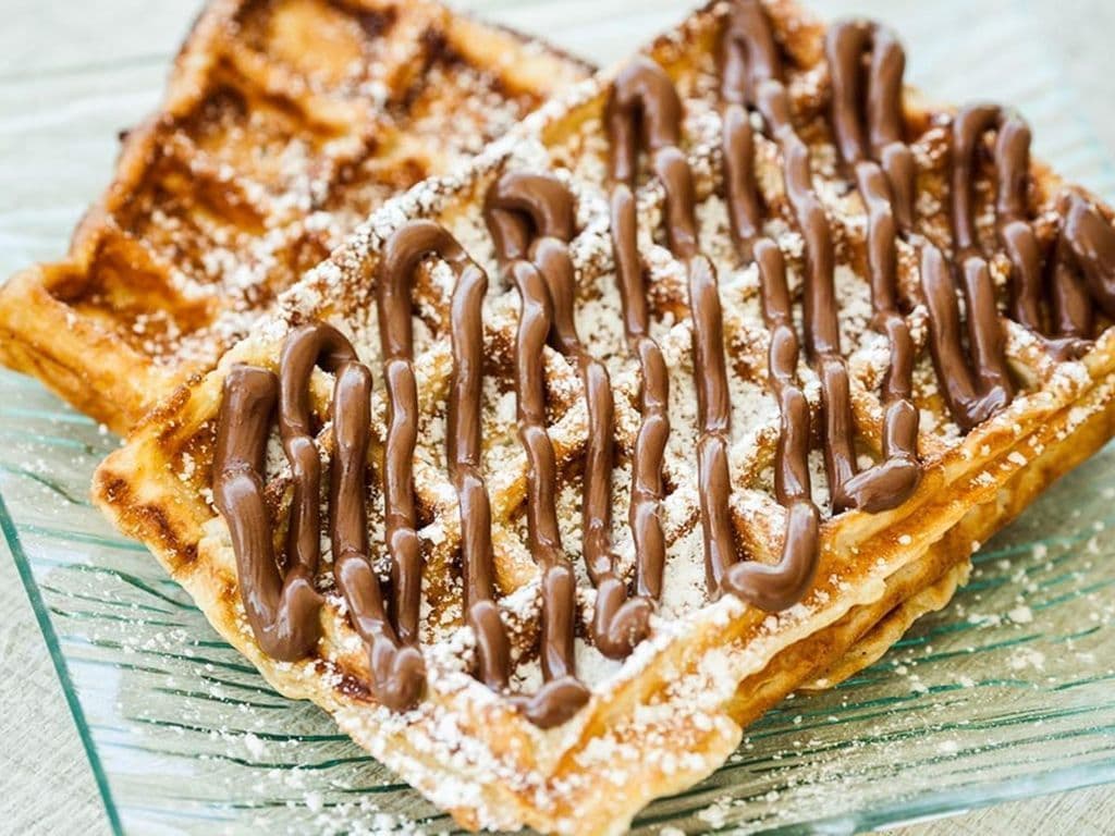 GAUFRE CLASSIQUE AU CHOCOLAT / CLASSIC CHOCOLATE WAFFLE