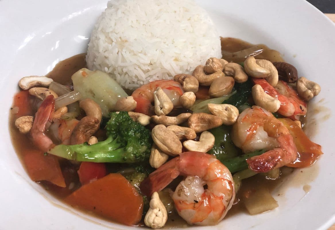 T6. Thai Cashew Nuts Served with Rice