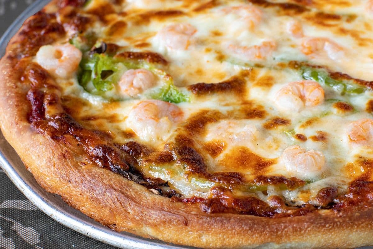 #17 Shrimps, Onions, Mushrooms, and Green Peppers Pizza