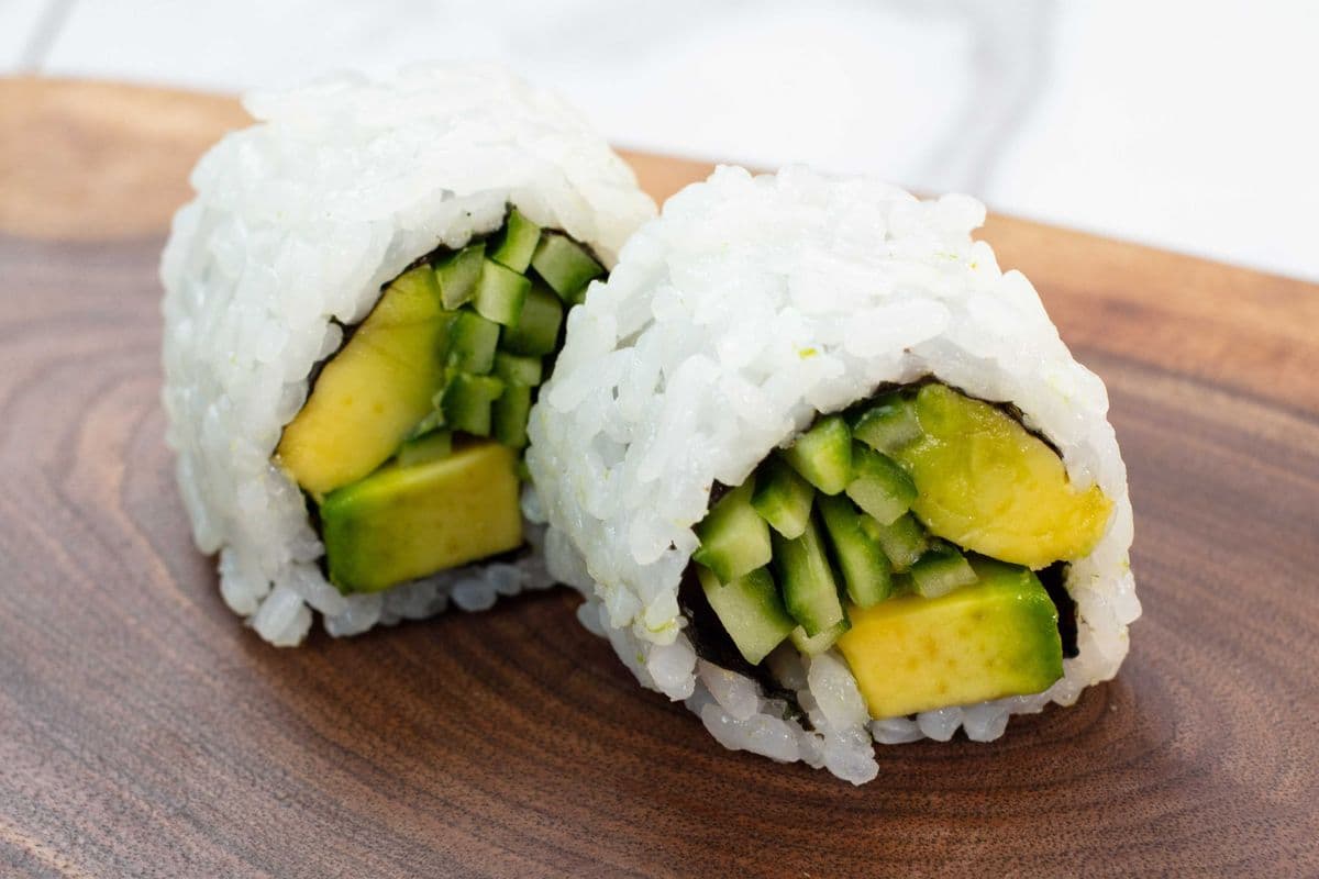 Avocado and Cucumber Rolls (6 pcs)