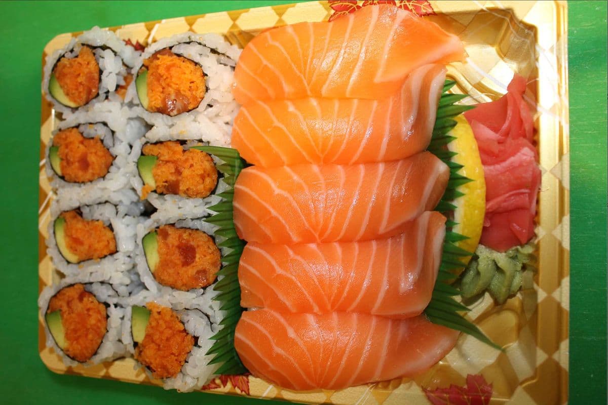 Spicy Salmon Roll Sushi Combo