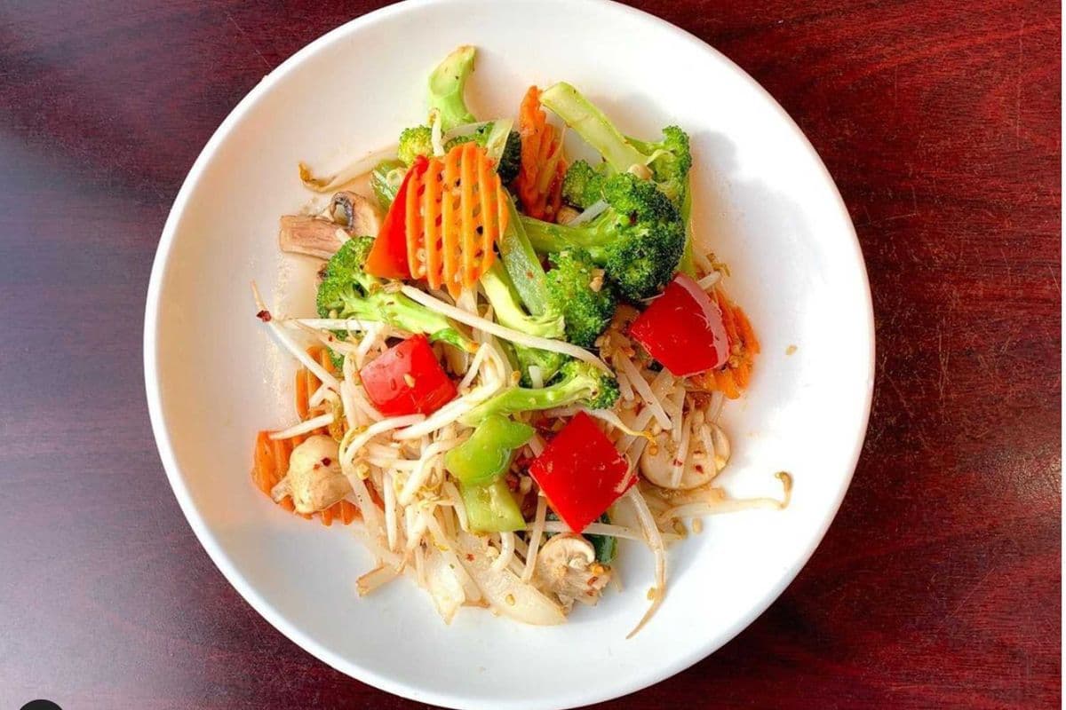 V13. Wok Fried Lemongrass
