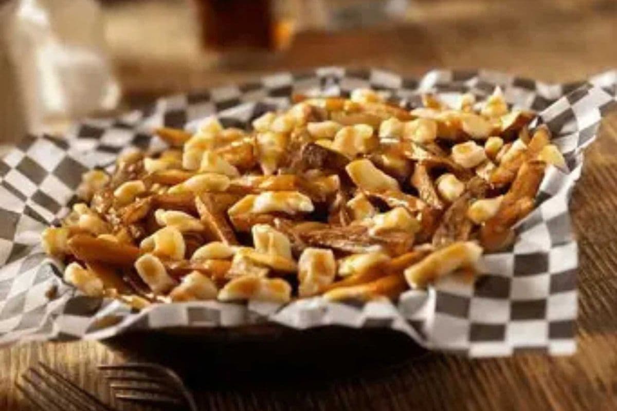 CHICKEN POUTINE (REGULAR FRIES)