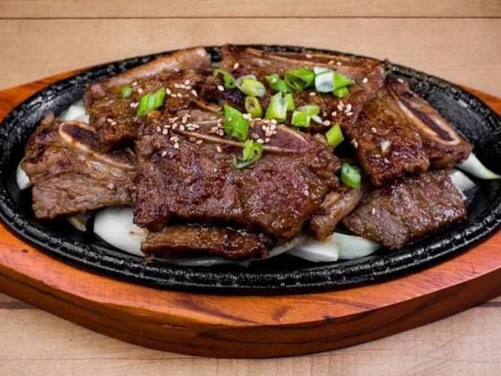 L A Kalbi ( LA 갈비/韩式烤牛仔骨)