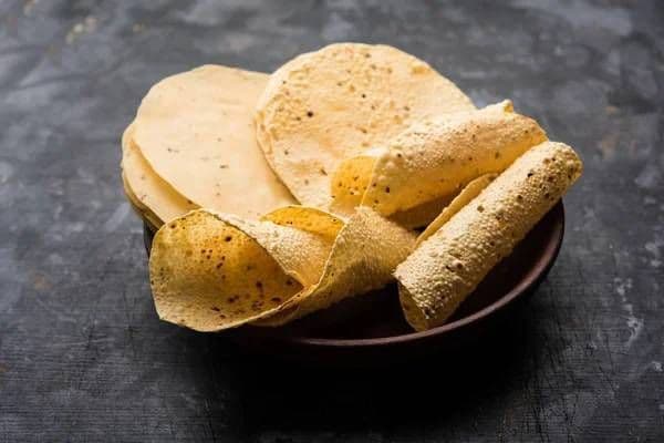 Papadum and Chutney / Papadum et Chutney