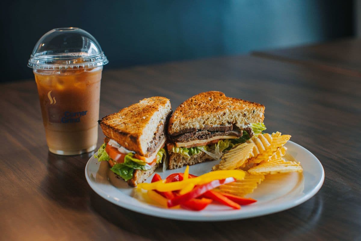 Roast Beef Club Sandwich with Gouda