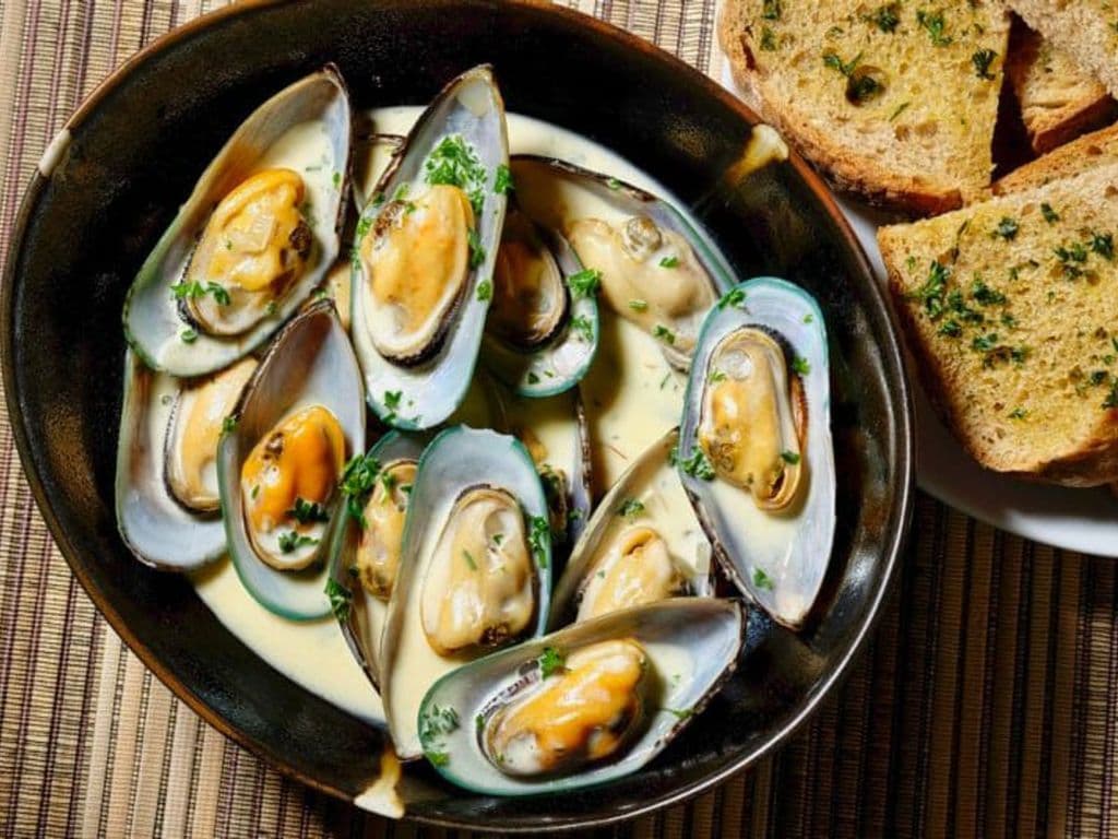 611. Garlic Butter boil mussels