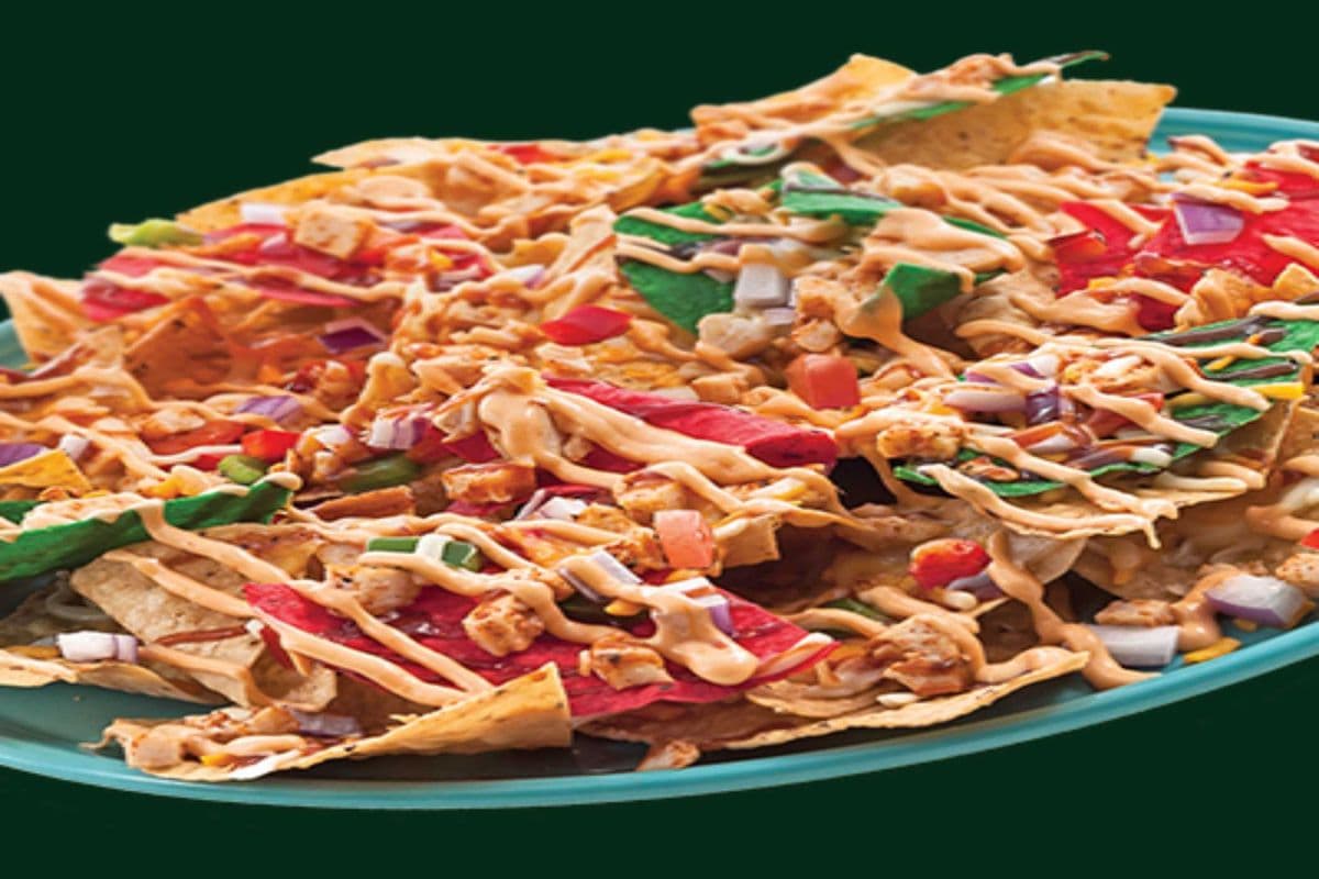 CHIPOTLE CHICKEN NACHOS