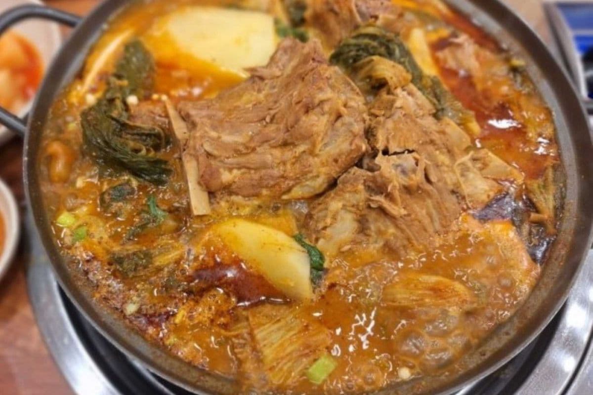 Pork bone Gamjatang