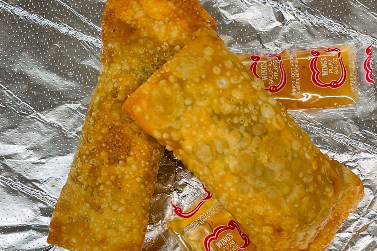 11. Egg Roll (1 pc)