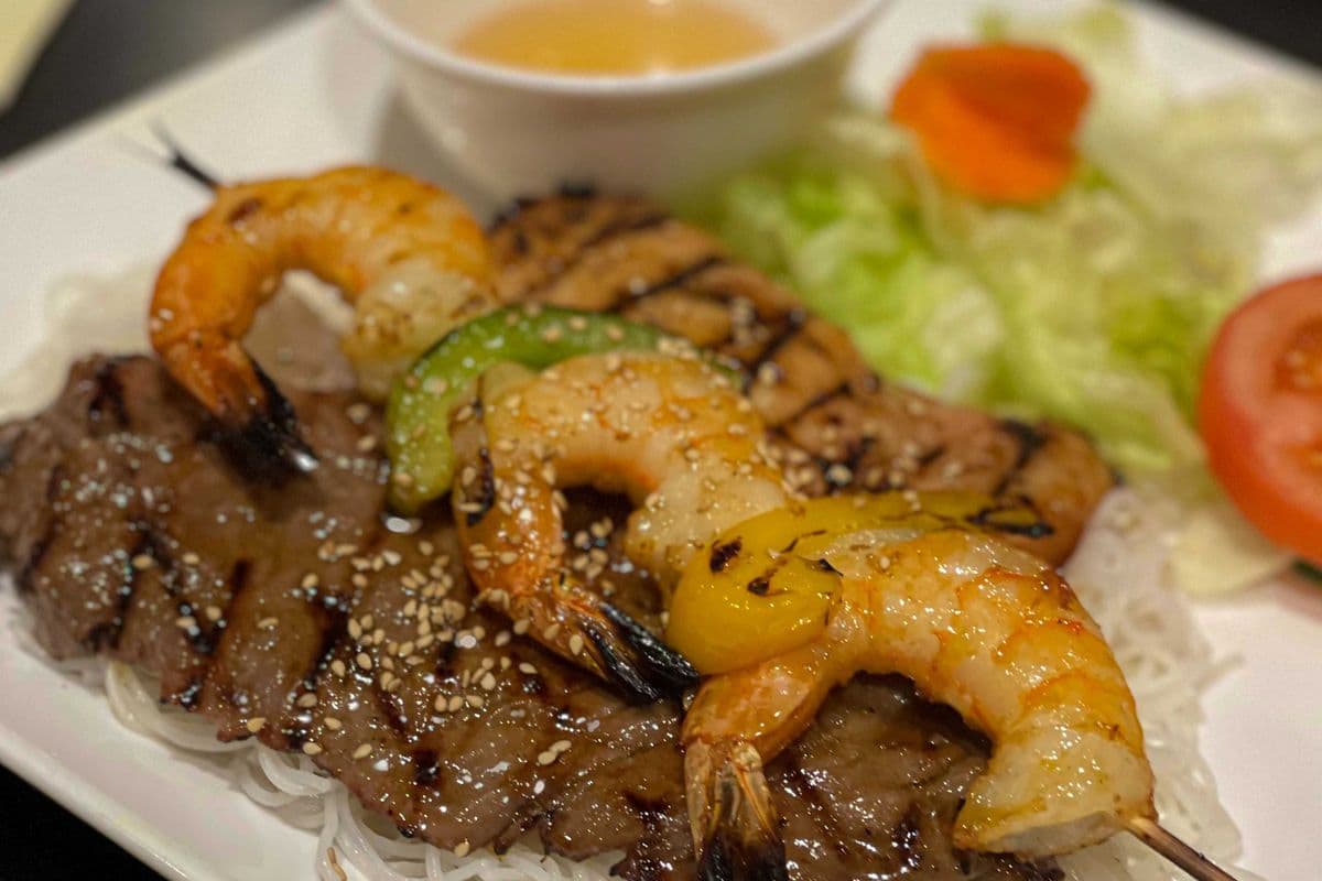 52. Grillade poulet, bœuf, et crevettes / Chicken, Beef, and Shrimps Grill