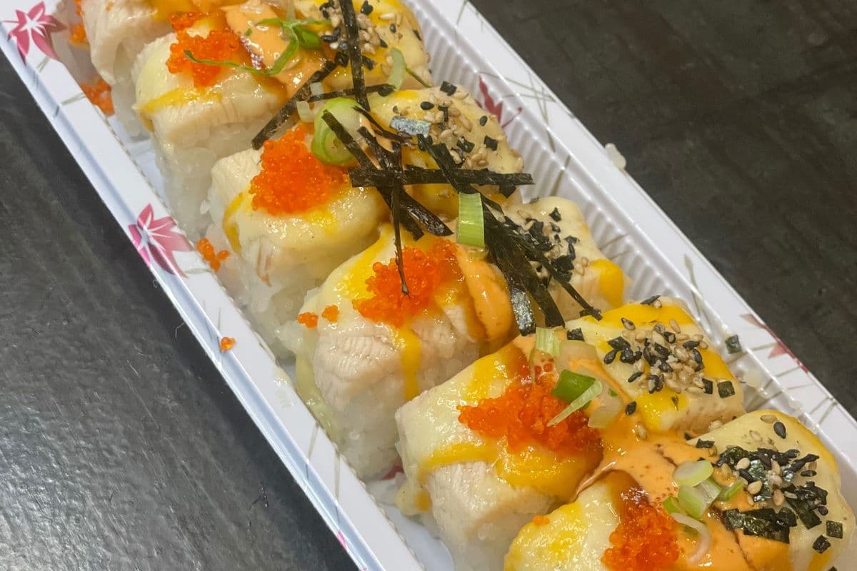 Baked Spicy Hamachi Oshi (6 pcs)