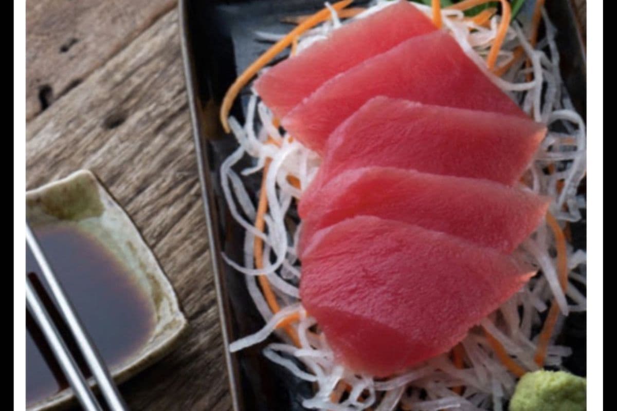 S20. Red Tuna Sashimi (6 pcs)