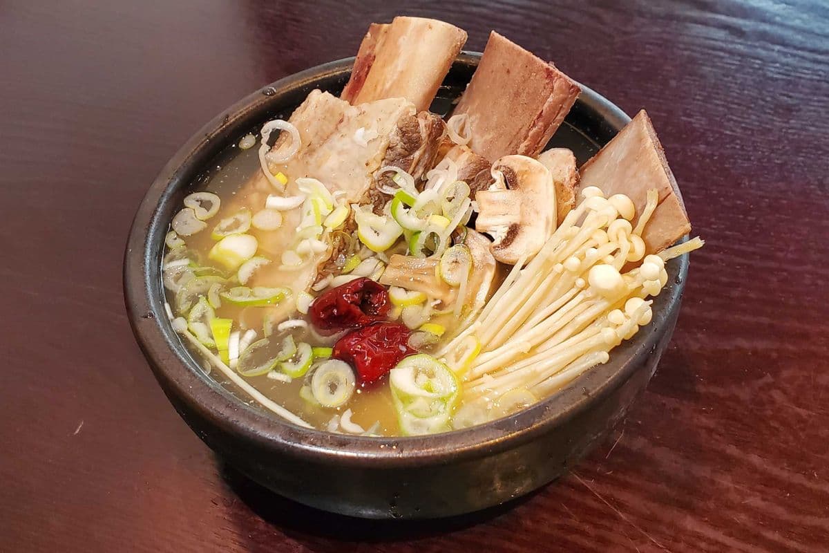 Galbi-Tang (Beef-Ribs Soup) (갈비탕)