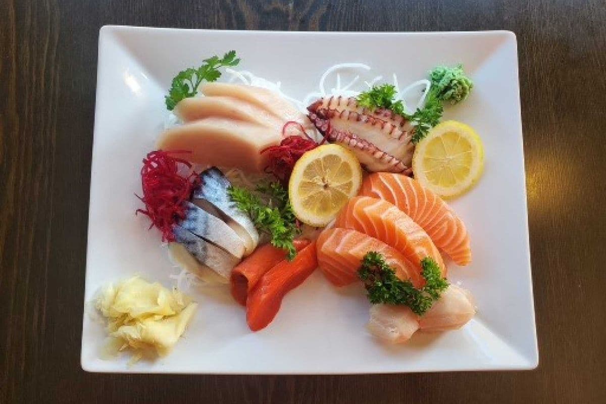 Assorted Sashimi (16 pcs)