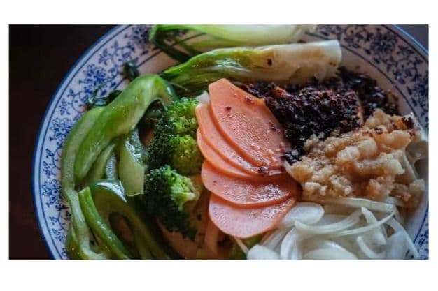 Hand-Pulled Noodle with Chili Oil and Vegetables