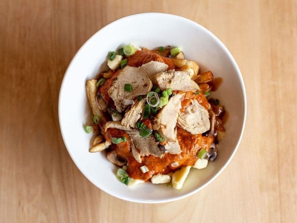 Inde - Poutine Poulet au Beurre / India - Butter Chicken Poutine