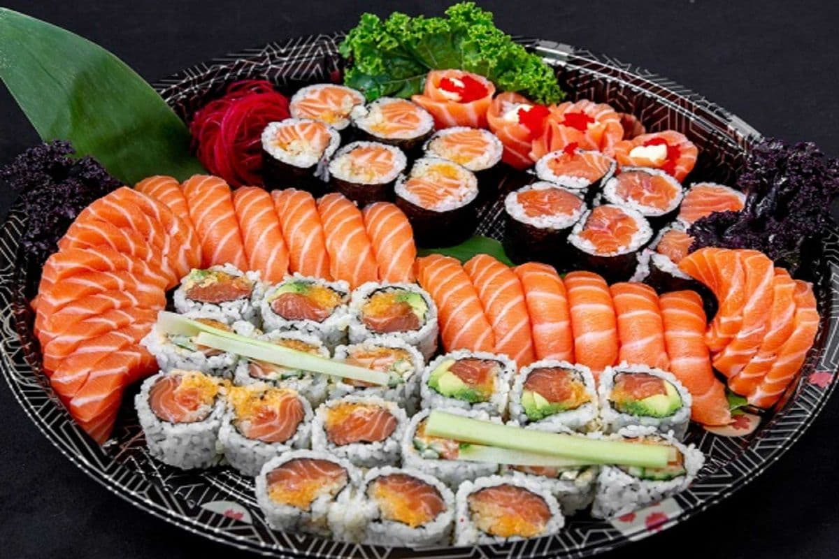 P6 - Salmon Lover Party Tray (58 pcs)