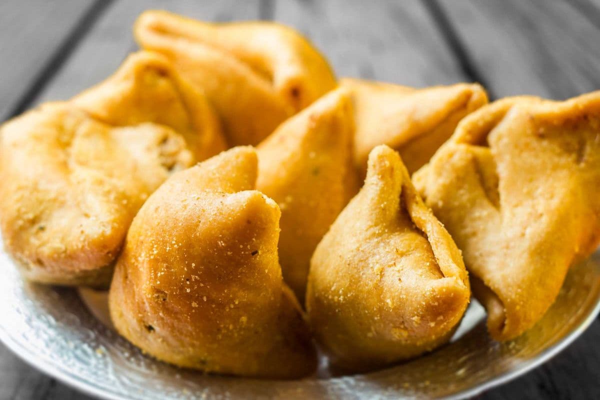 Mini Veggie Punjabi Samosas (6 pc)