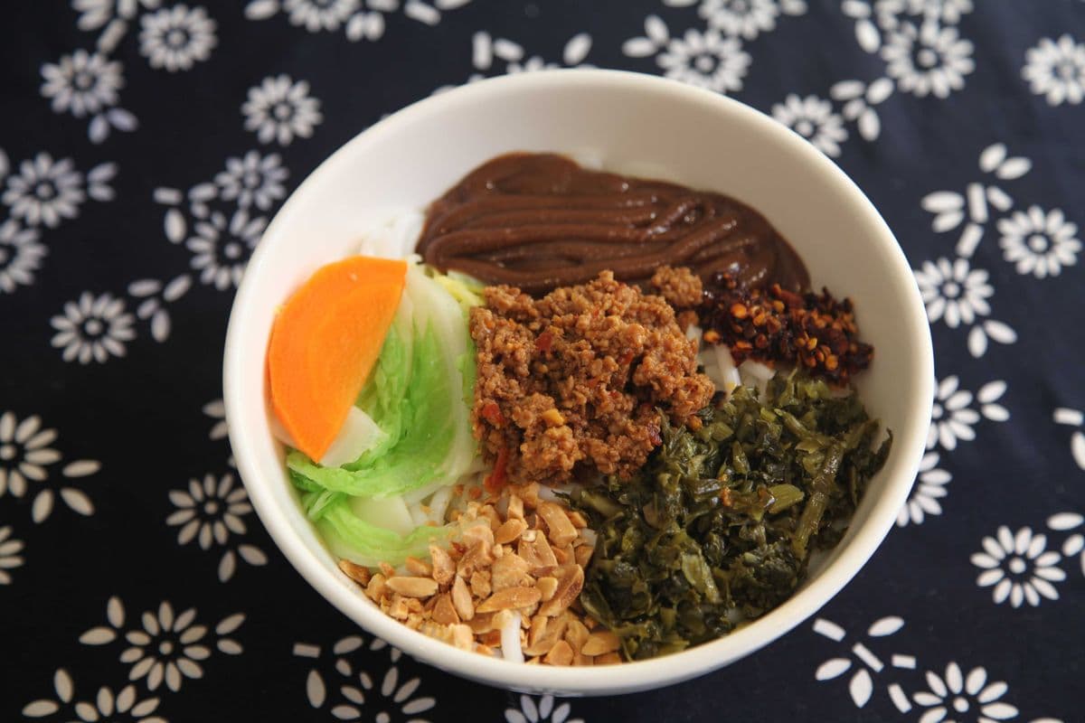 C5. Stewed soy sauce rice noodle ( no soup ) peanut