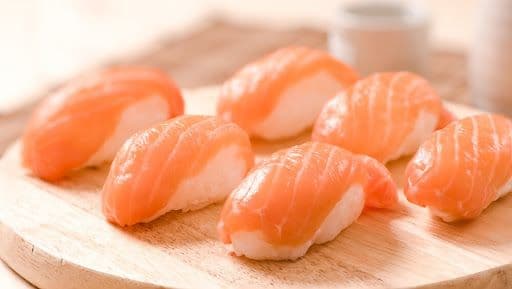 Salmon Nigiri (5 pcs)