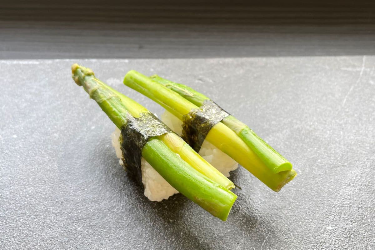 Asparagus Sushi (2 pcs)